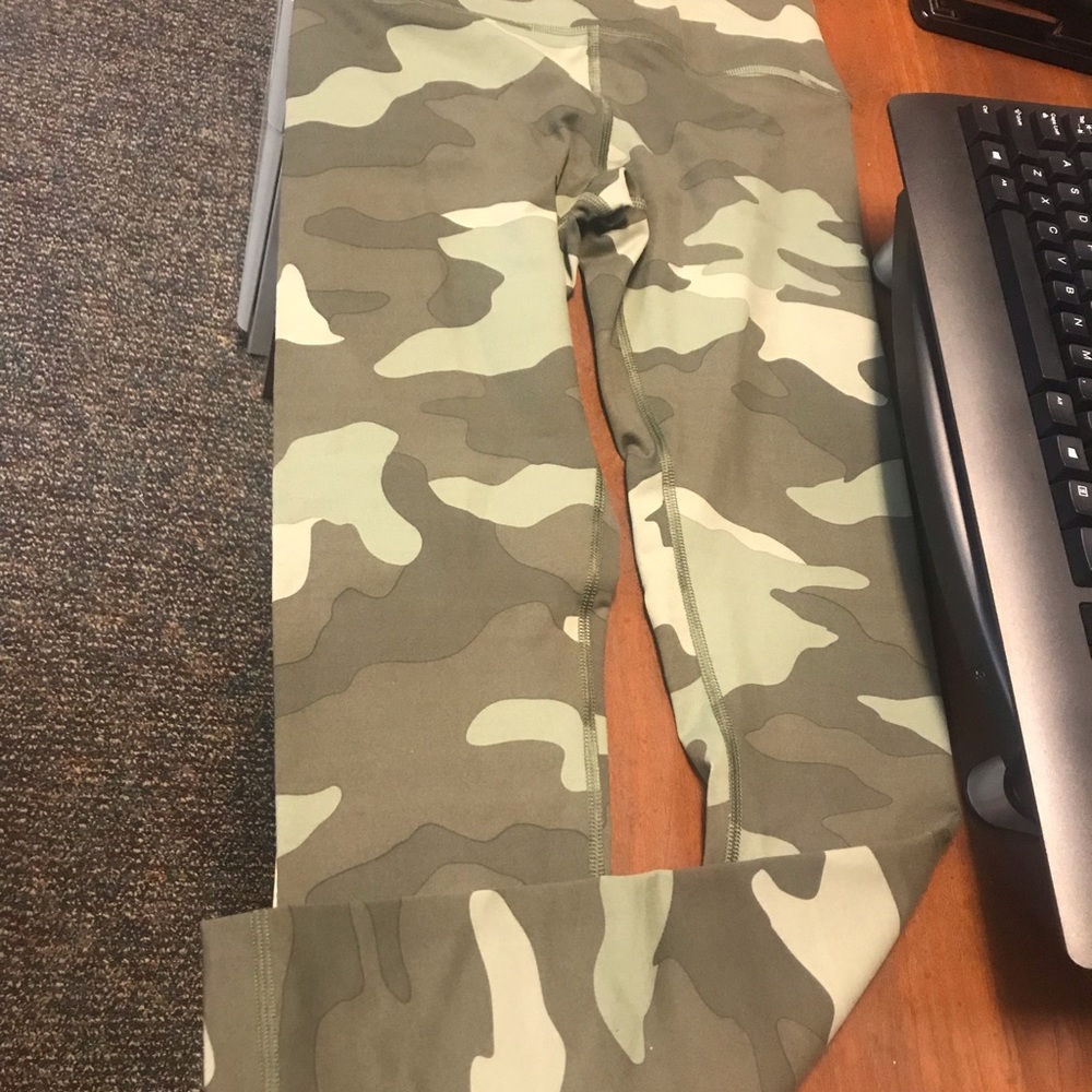 Nwt 19 vs Pink Ultimate Camo Legging